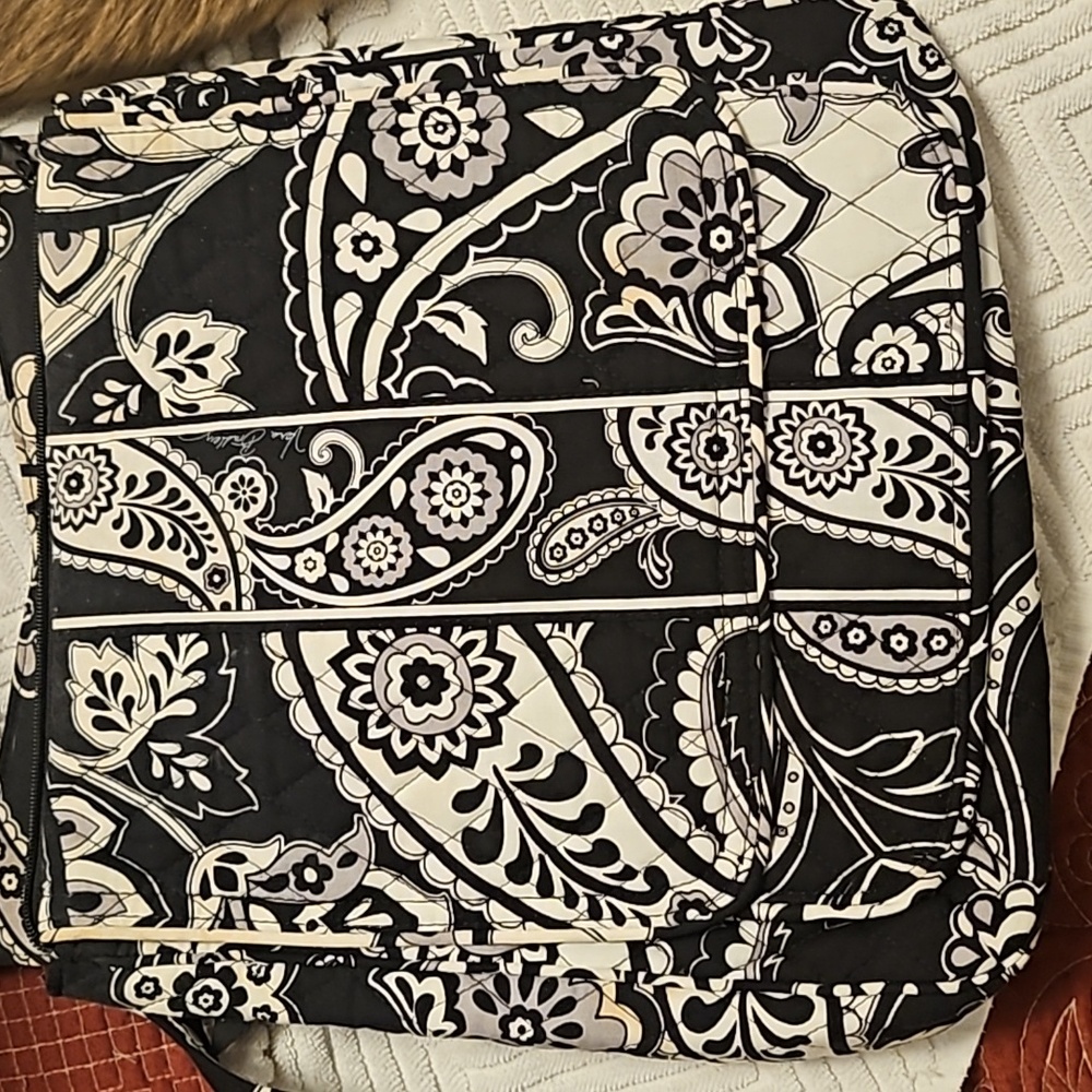 VERA Bradley Mailbag Style. Crossbody purse, dbl zip